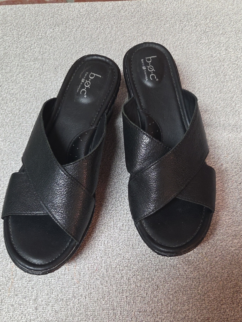 b.o.c. Black Crisscross Slide Mules Sz 10